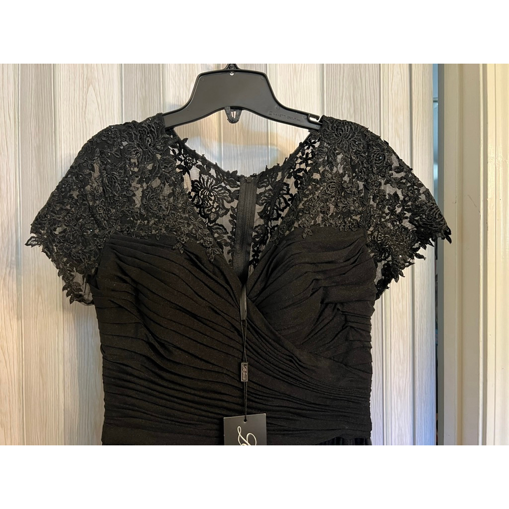NWT La Femme Gown 29772 Floral
Embroidered Sheath Dress in Black Size 8 - Picture 5 of 11